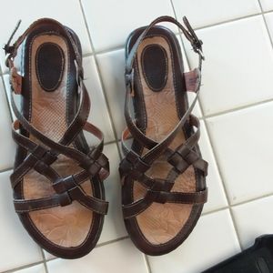 Born sandals